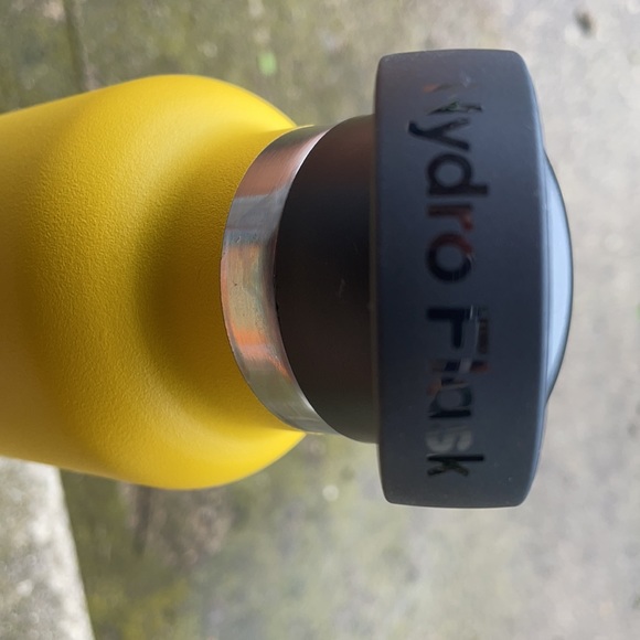 Yellow hydro flask - Picture 2 of 3
